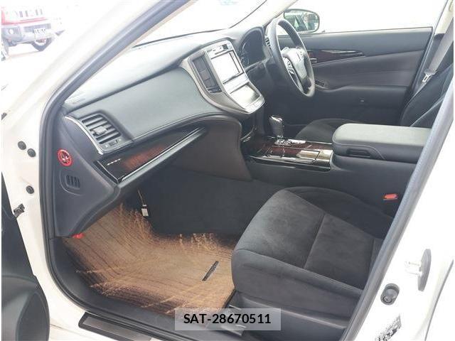 Toyota CROWN SEDAN 2018-03 7875883-14