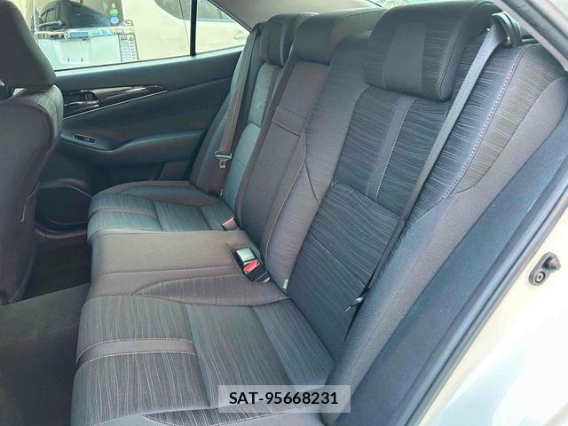 Toyota CROWN SEDAN 2013-01 7961031-20
