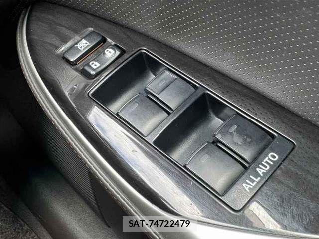 Toyota CROWN SEDAN 2010-11 7978863-28