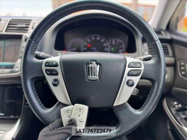 Toyota CROWN SEDAN 2010-11 7978863-5