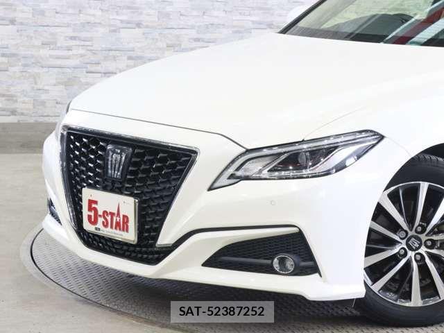 Toyota CROWN SEDAN 2018-07 8035004-11
