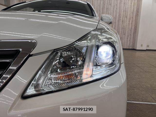 Toyota CROWN SEDAN 2011-12 8035028-10