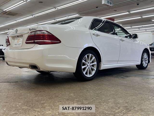 Toyota CROWN SEDAN 2011-12 8035028-16
