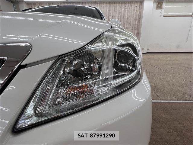 Toyota CROWN SEDAN 2011-12 8035028-19