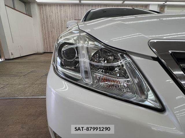 Toyota CROWN SEDAN 2011-12 8035028-21