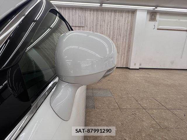 Toyota CROWN SEDAN 2011-12 8035028-23