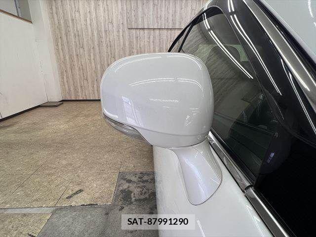 Toyota CROWN SEDAN 2011-12 8035028-24