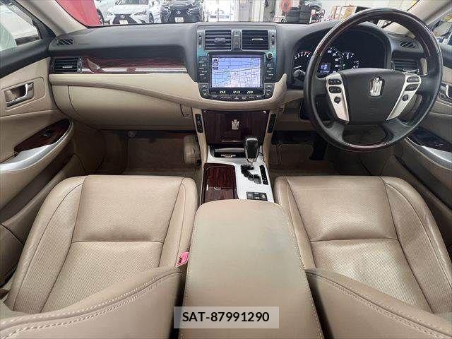 Toyota CROWN SEDAN 2011-12 8035028-2