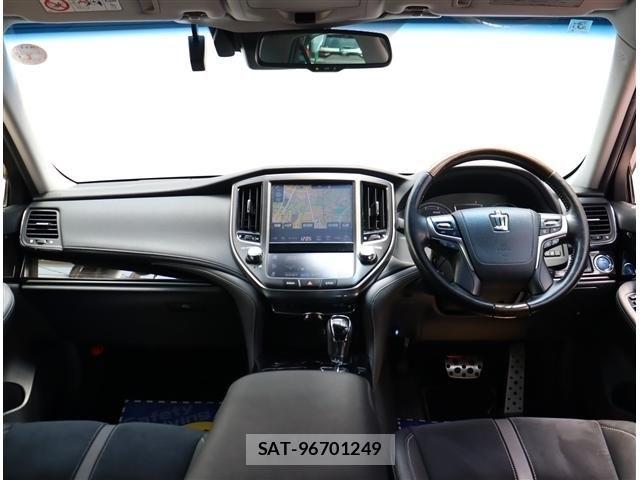 Toyota CROWN SEDAN 2018-03 8035003-1
