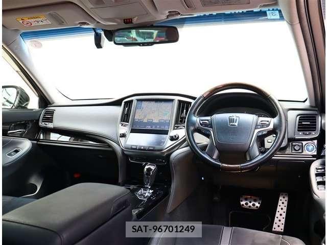 Toyota CROWN SEDAN 2018-03 8035003-25