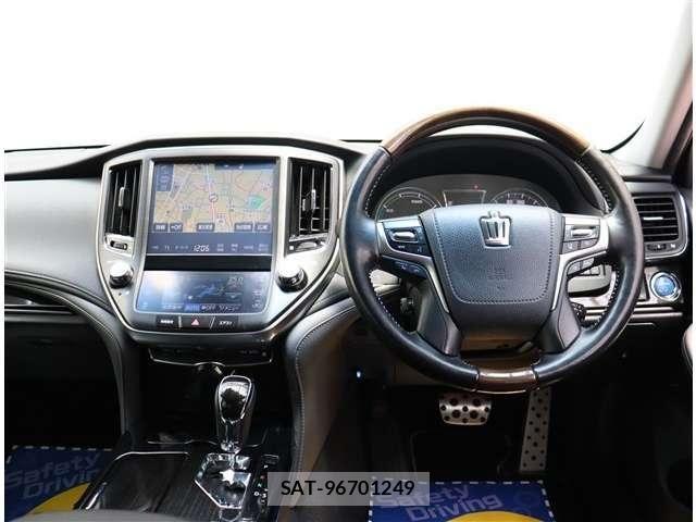 Toyota CROWN SEDAN 2018-03 8035003-26