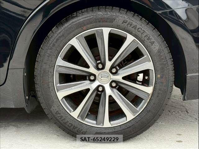 Toyota CROWN SEDAN 2017-01 8035018-19