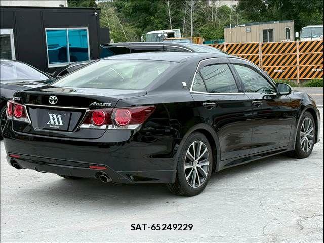 Toyota CROWN SEDAN 2017-01 8035018-5