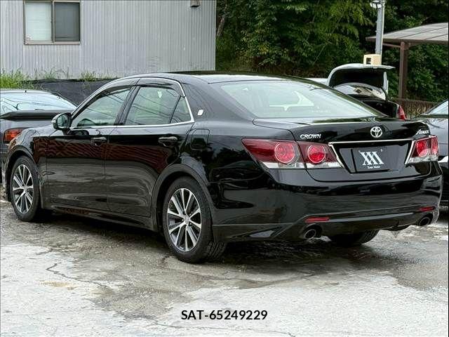 Toyota CROWN SEDAN 2017-01 8035018-6