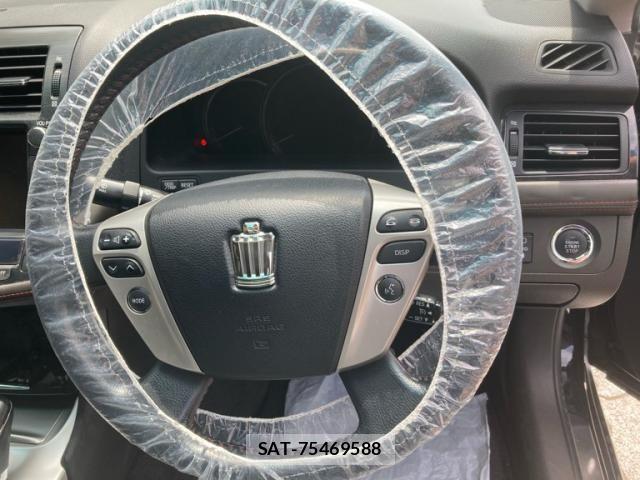 Toyota CROWN SEDAN 2012-08 8073368-16