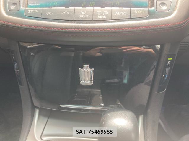 Toyota CROWN SEDAN 2012-08 8073368-21