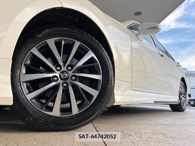Toyota CROWN SEDAN 2018-06 8073361-11
