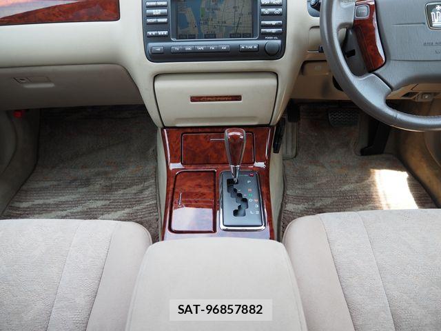 Toyota CROWN SEDAN 2002-03 8073364-18