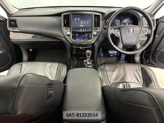 Toyota CROWN SEDAN 2017-02 8073362-1