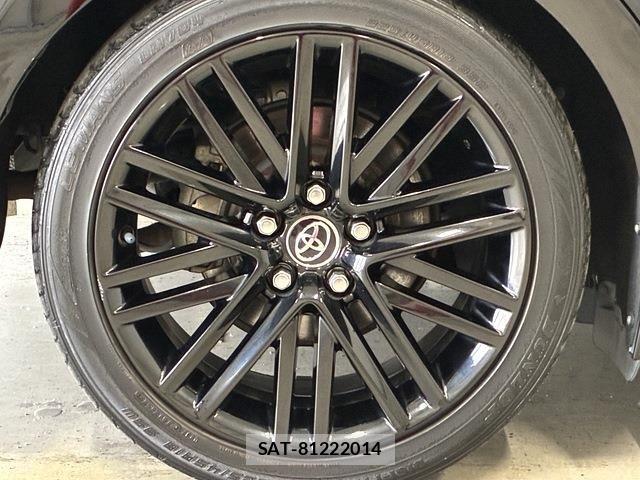 Toyota CROWN SEDAN 2017-02 8073362-24