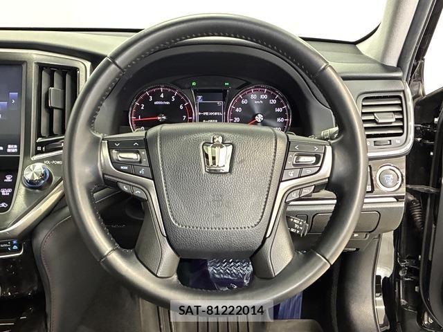 Toyota CROWN SEDAN 2017-02 8073362-3