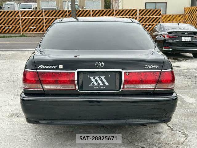 Toyota CROWN SEDAN 2002-11 8098645-1