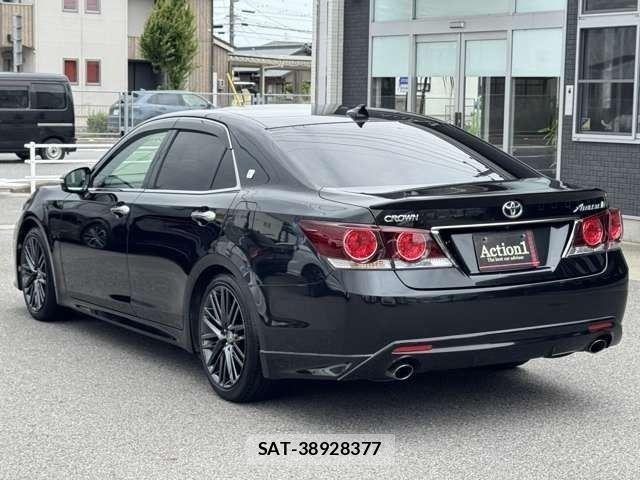 Toyota CROWN SEDAN 2016-11 8098638-1