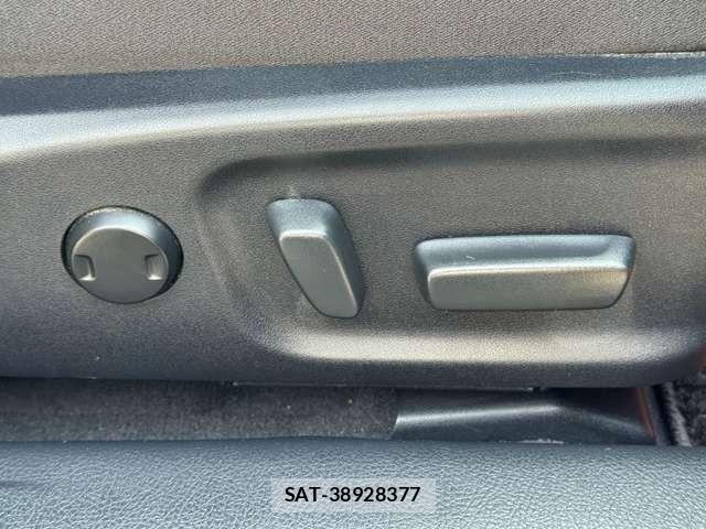Toyota CROWN SEDAN 2016-11 8098638-24