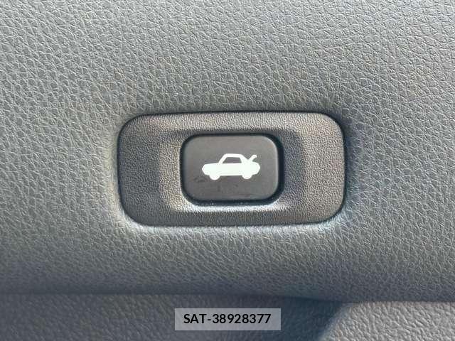 Toyota CROWN SEDAN 2016-11 8098638-25