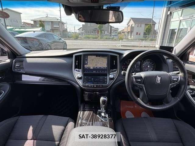 Toyota CROWN SEDAN 2016-11 8098638-2