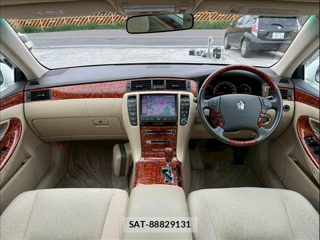 Toyota CROWN SEDAN 2005-06 8098649-9