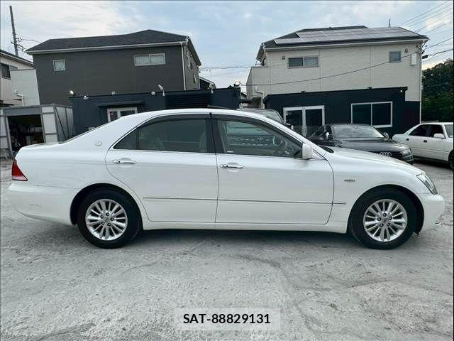 Toyota CROWN SEDAN 2005-06 8098649-4