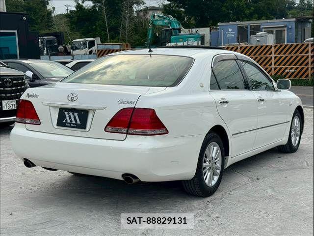 Toyota CROWN SEDAN 2005-06 8098649-7