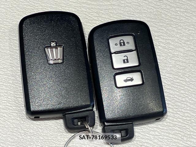 Toyota CROWN SEDAN 2017-12 8129499-19