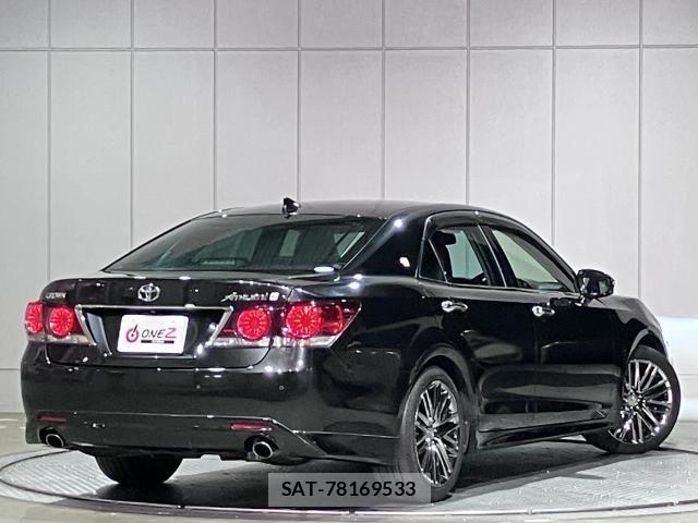 Toyota CROWN SEDAN 2017-12 8129499-2