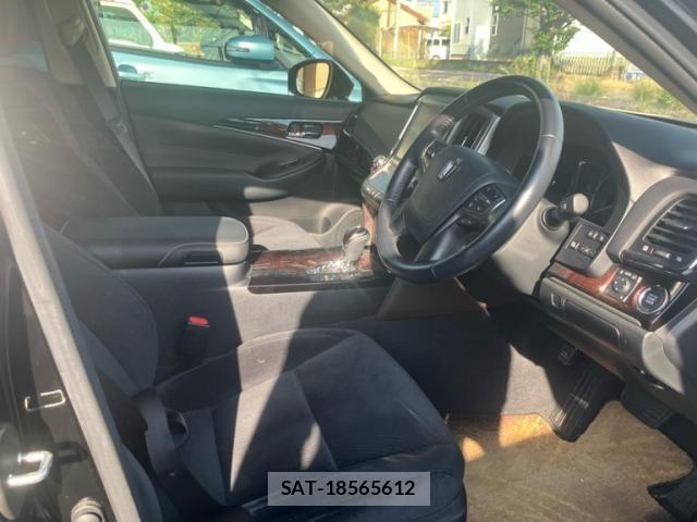 Toyota CROWN SEDAN 2017-10 8129500-10