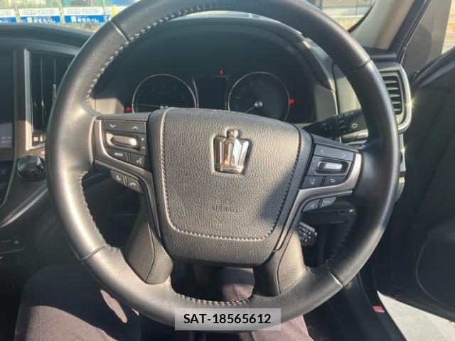 Toyota CROWN SEDAN 2017-10 8129500-13