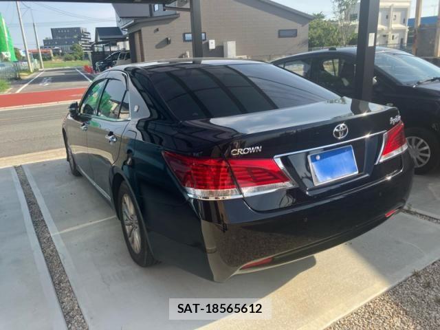 Toyota CROWN SEDAN 2017-10 8129500-3