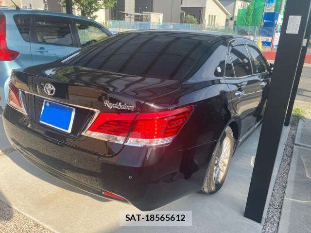 Toyota CROWN SEDAN 2017-10 8129500-4
