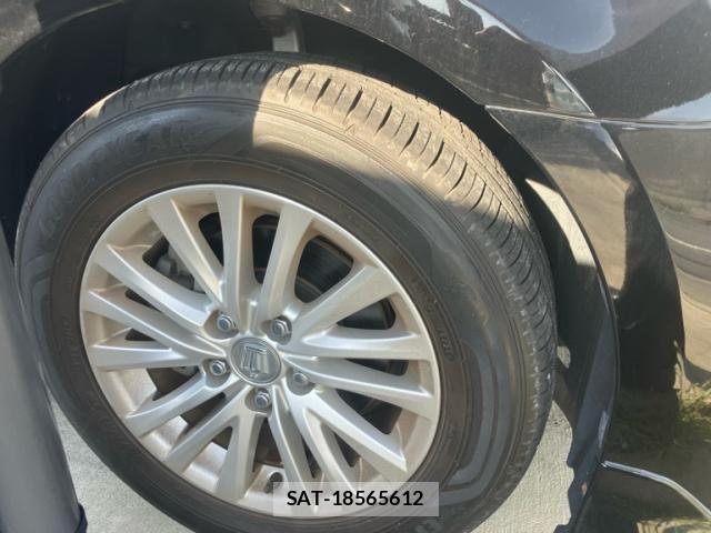 Toyota CROWN SEDAN 2017-10 8129500-5
