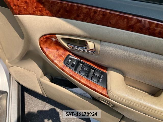 Toyota CROWN SEDAN 2004-05 8158208-9