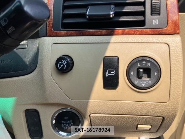 Toyota CROWN SEDAN 2004-05 8158208-10