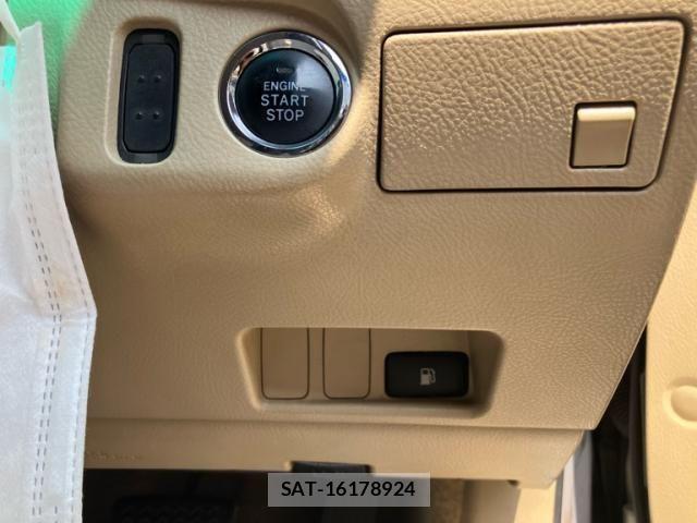 Toyota CROWN SEDAN 2004-05 8158208-11
