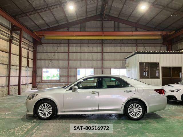 Toyota CROWN SEDAN 2016-09 8207008-3