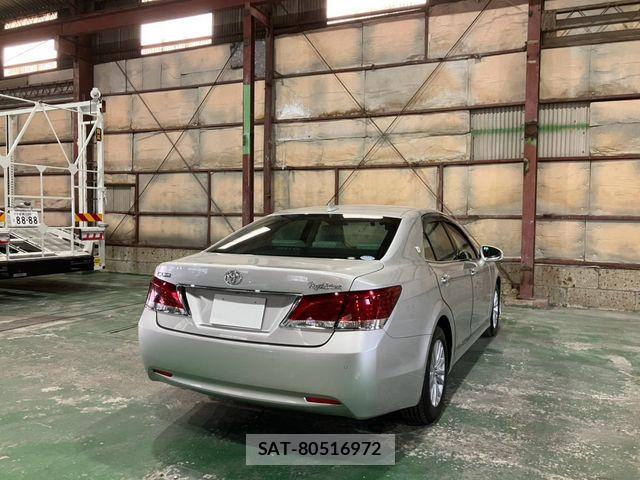 Toyota CROWN SEDAN 2016-09 8207008-4
