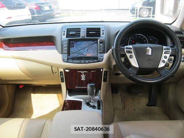 Toyota CROWN SEDAN 2012-04 8207009-1