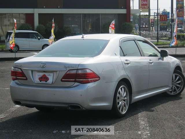 Toyota CROWN SEDAN 2012-04 8207009-2
