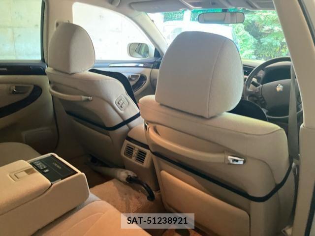 Toyota CROWN SEDAN 2007-09 8229402-11