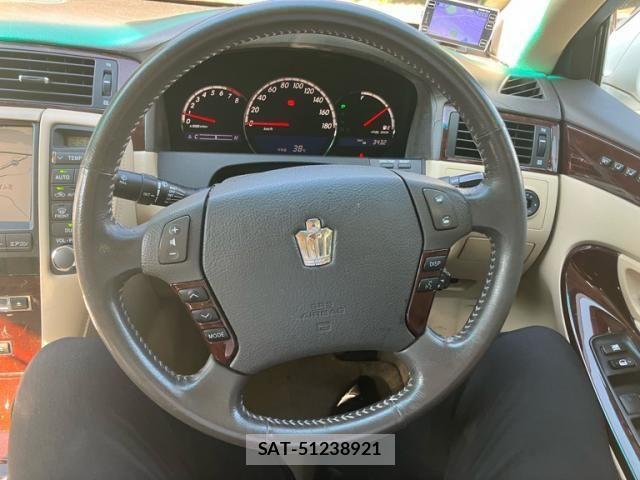 Toyota CROWN SEDAN 2007-09 8229402-13