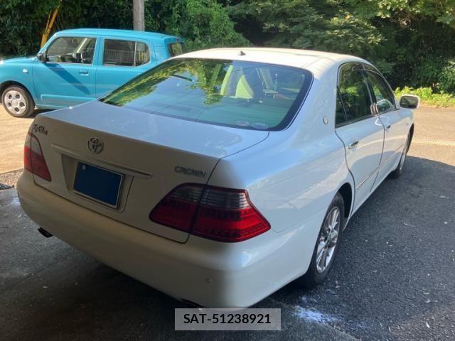 Toyota CROWN SEDAN 2007-09 8229402-2